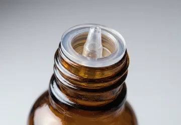 Illustrative unbranded dropper bottle neck detail.