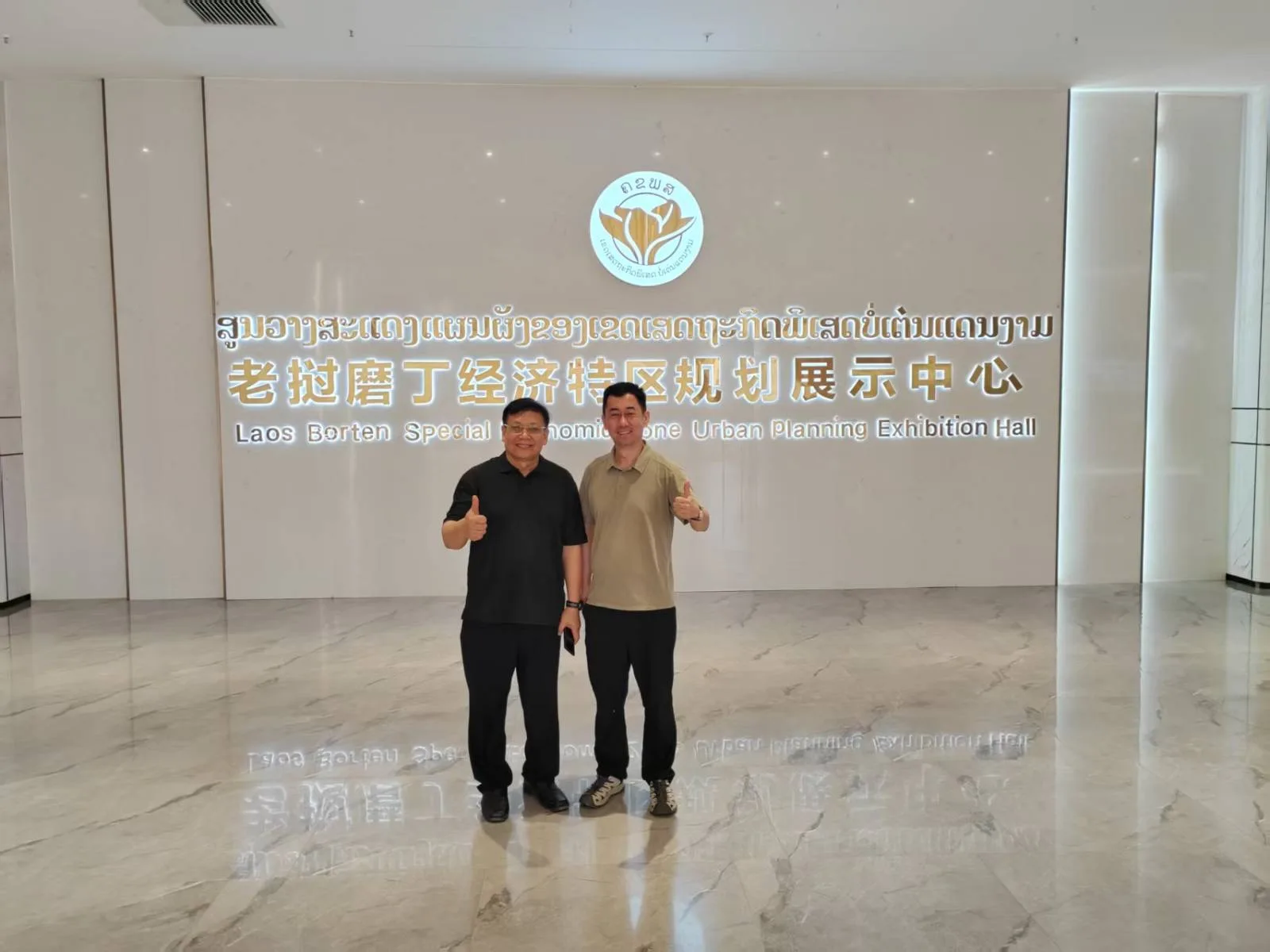 ຕົວແທນໂຄງການຢູ່ຫໍວາງສະແດງການວາງແຜນບໍ່ເຕັນ